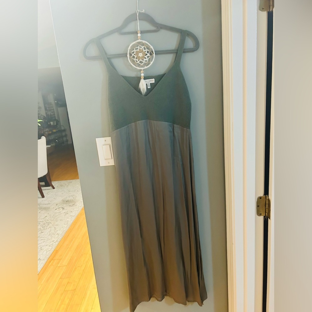 Elegant Sage Green Sleeveless Dress